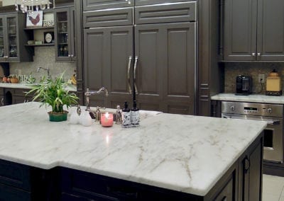 Luxury Kitchen Muttontown Island Sink & Fridge