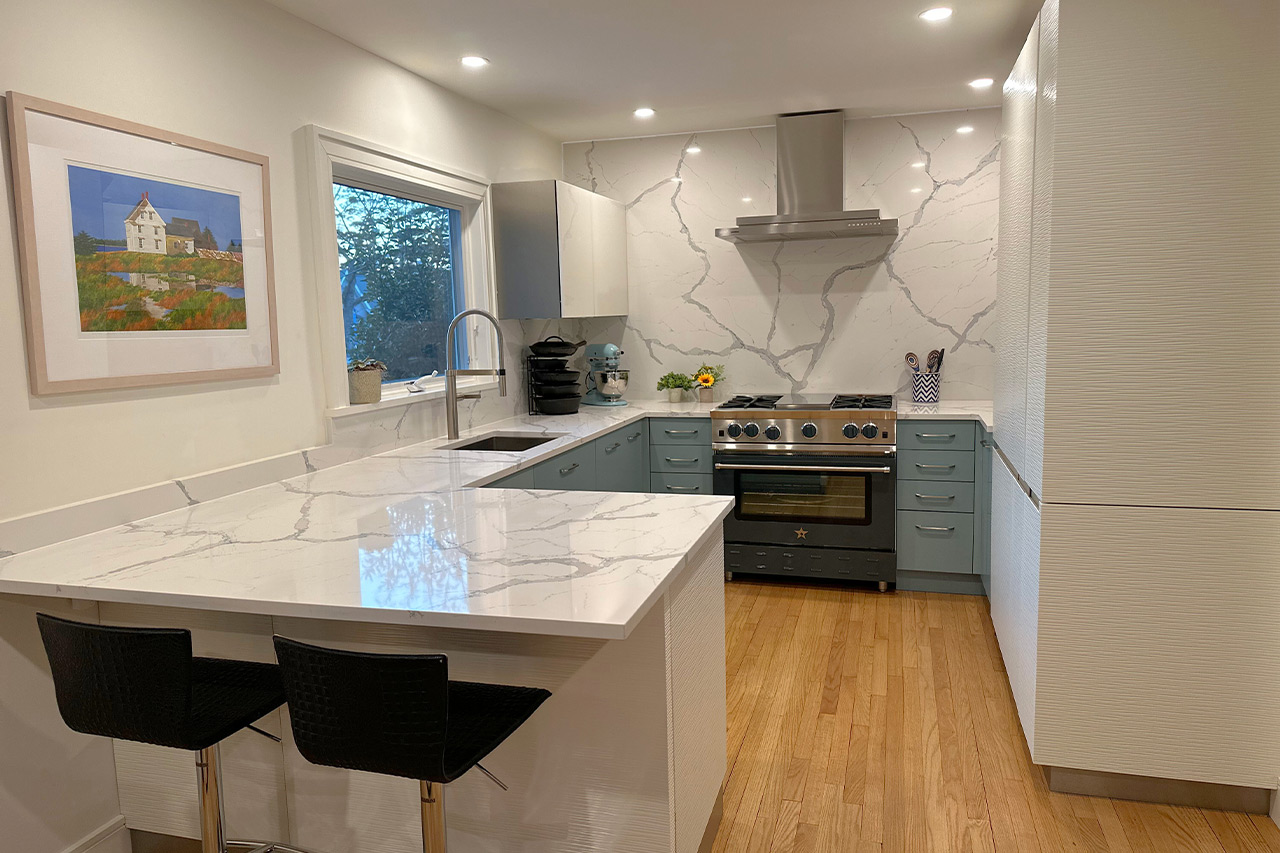 teal kitchen cabinet, White Kitchen countertop